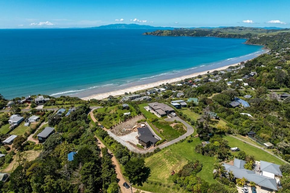 Heron Ridge - Coast and Country Waiheke House in Auckland Region