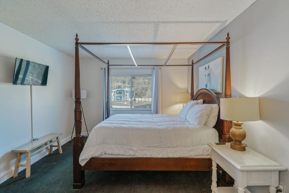 The Pioneer Unit 207 Apartment in Gatlinburg