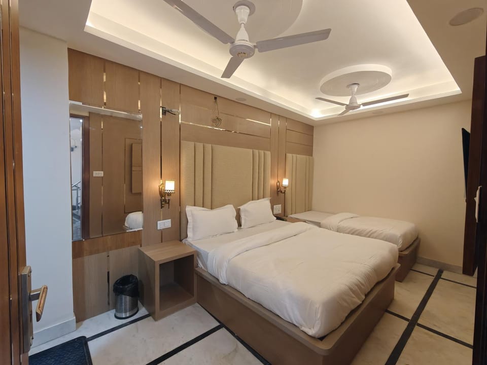 Bed, Photo of the whole room, Bedroom, air conditioner