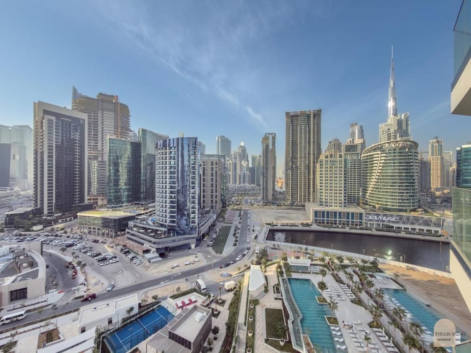 Skyview Experience View Burj Khalifa Pool, Canal Apartment in Dubai