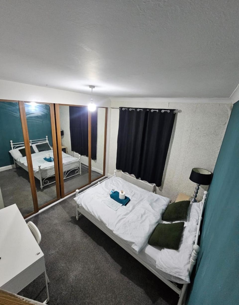 Stylist Guest Room -Stay in Dartford Central Bed and Breakfast in Dartford