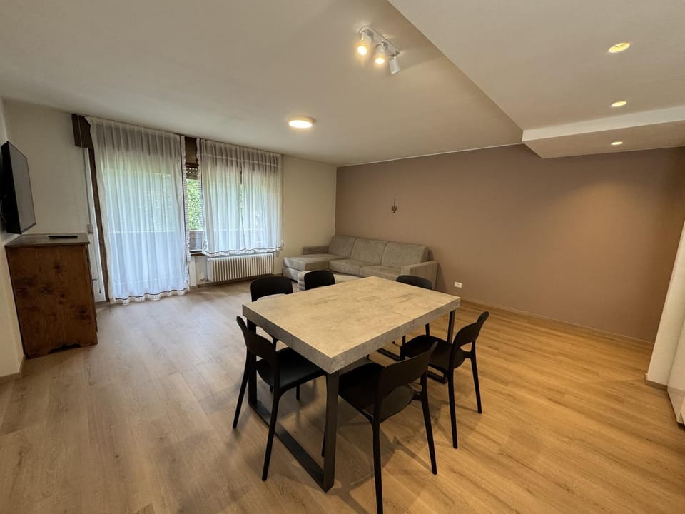 Communal lounge/ TV room, Living room