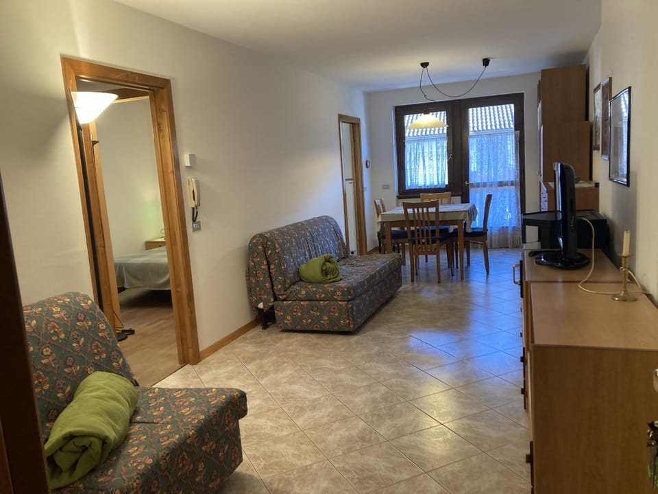 Communal lounge/ TV room, Living room