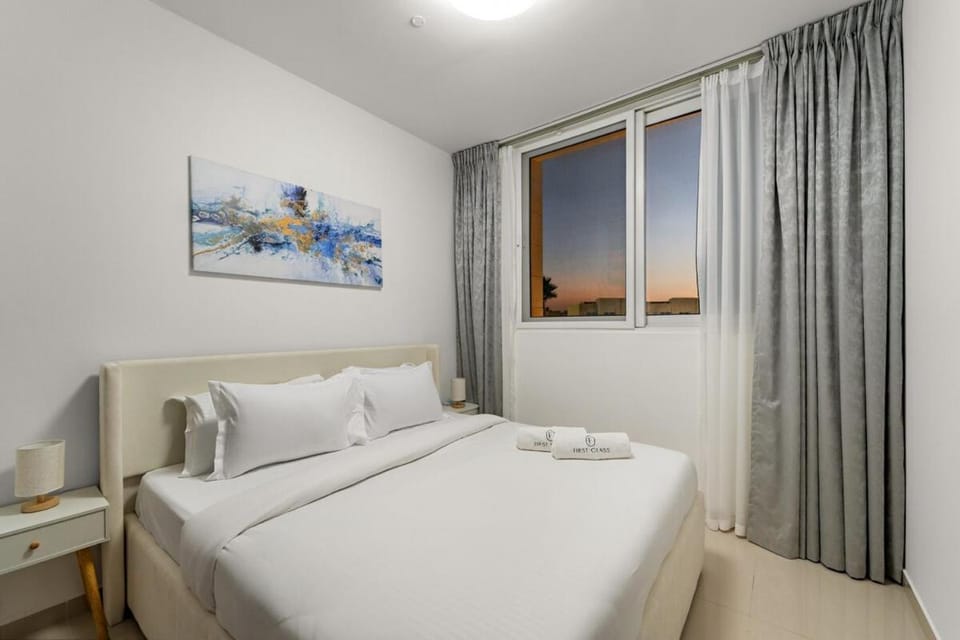 FIRST CLASS Villa Peaceful Pool View Retreat Apartment in Dubai