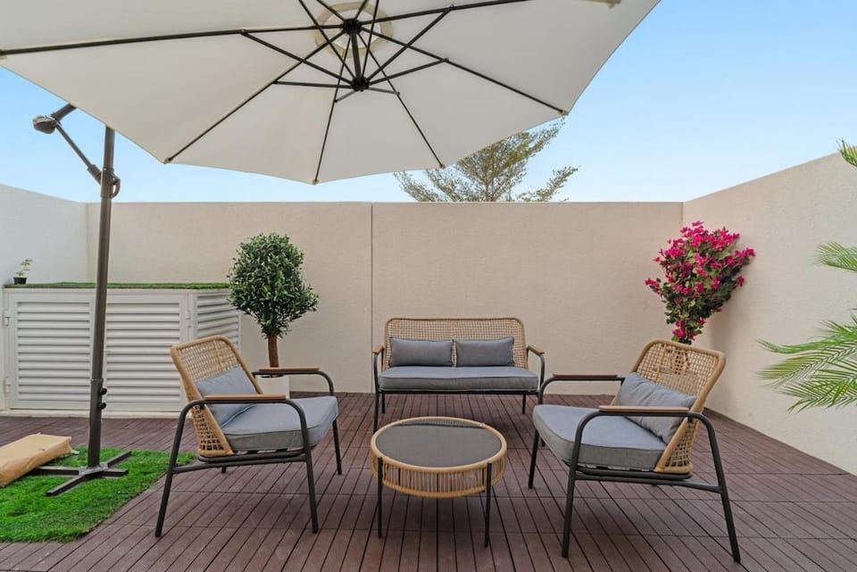 FIRST CLASS VILLA Zen Luxe Contemporary Haven Apartment in Dubai