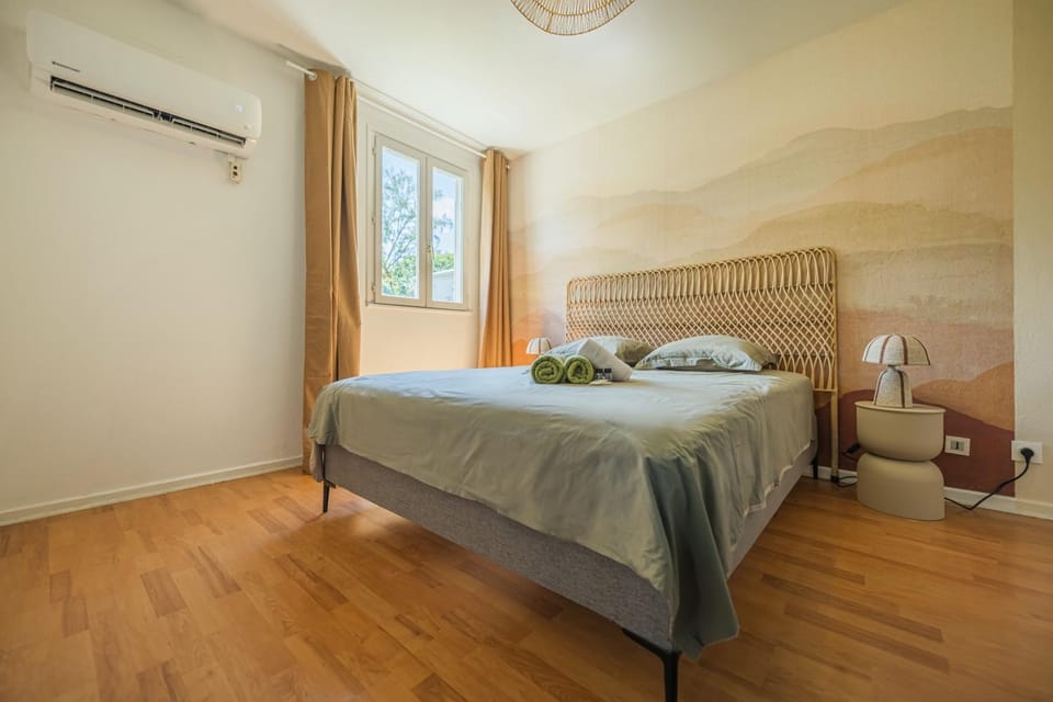 Bed, Photo of the whole room, Bedroom, towels, air conditioner