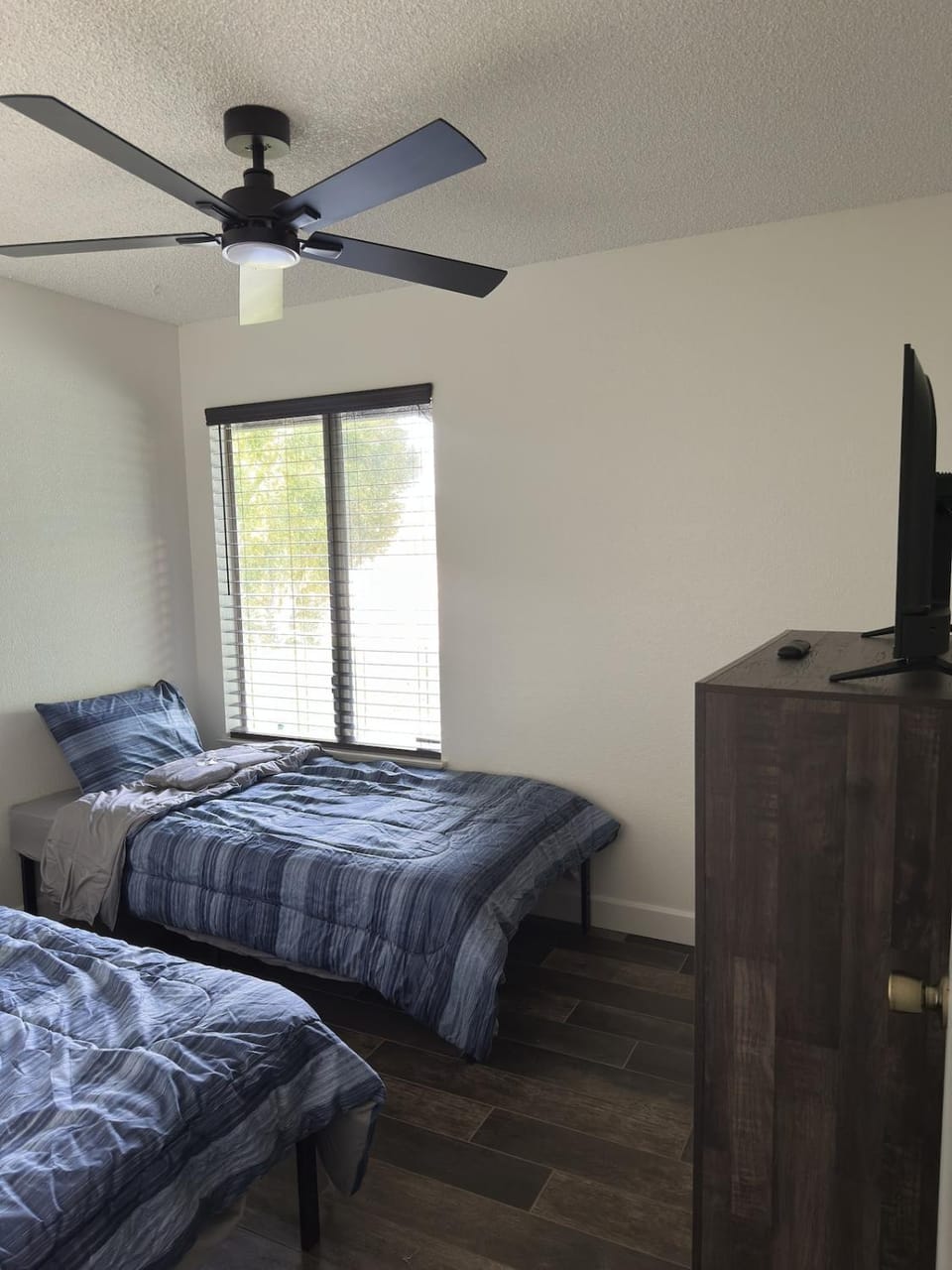 Bed, TV and multimedia, Bedroom, wardrobe