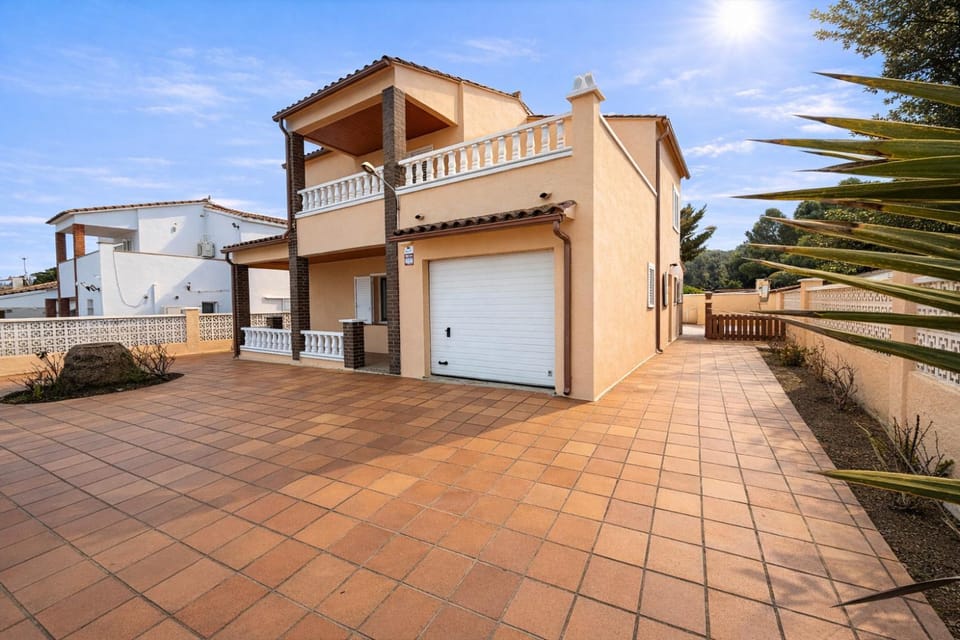 Holiday Home Mariela Villa in L'Escala