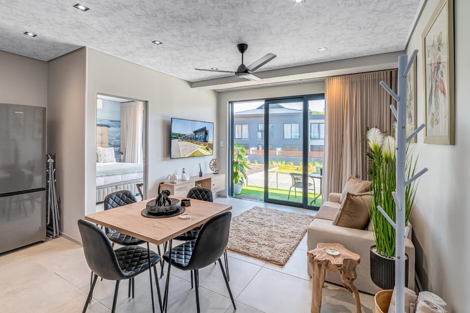 TV and multimedia, Kitchen or kitchenette, Seating area, Dining area