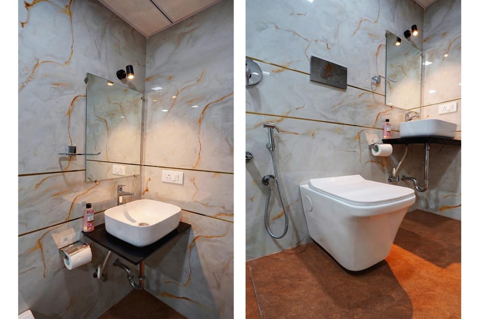 Toilet, Bathroom, towels