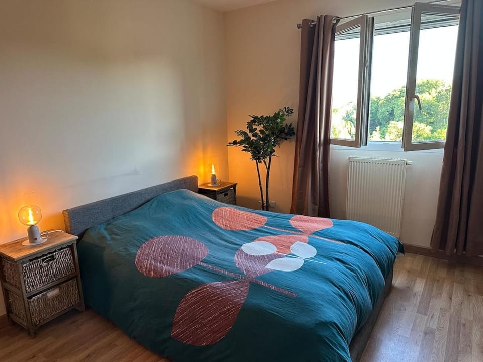 Quiet house, sea view, with jacuzzi Villa in Cagnes-sur-Mer