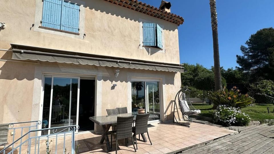 Quiet house, sea view, with jacuzzi Villa in Cagnes-sur-Mer