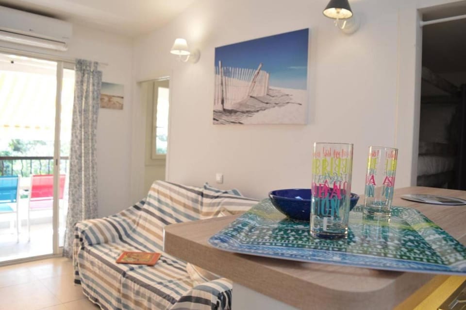 SM014 Appartement 2 pièces cabine 4 couchages SAINTE MAXIME Cabin in Sainte-Maxime