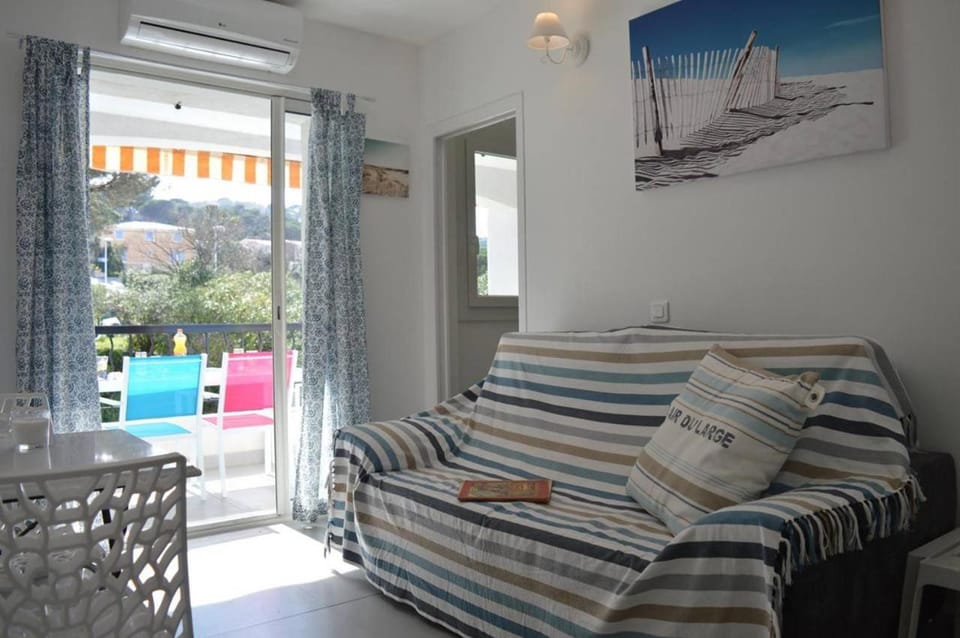 SM014 Appartement 2 pièces cabine 4 couchages SAINTE MAXIME Cabin in Sainte-Maxime