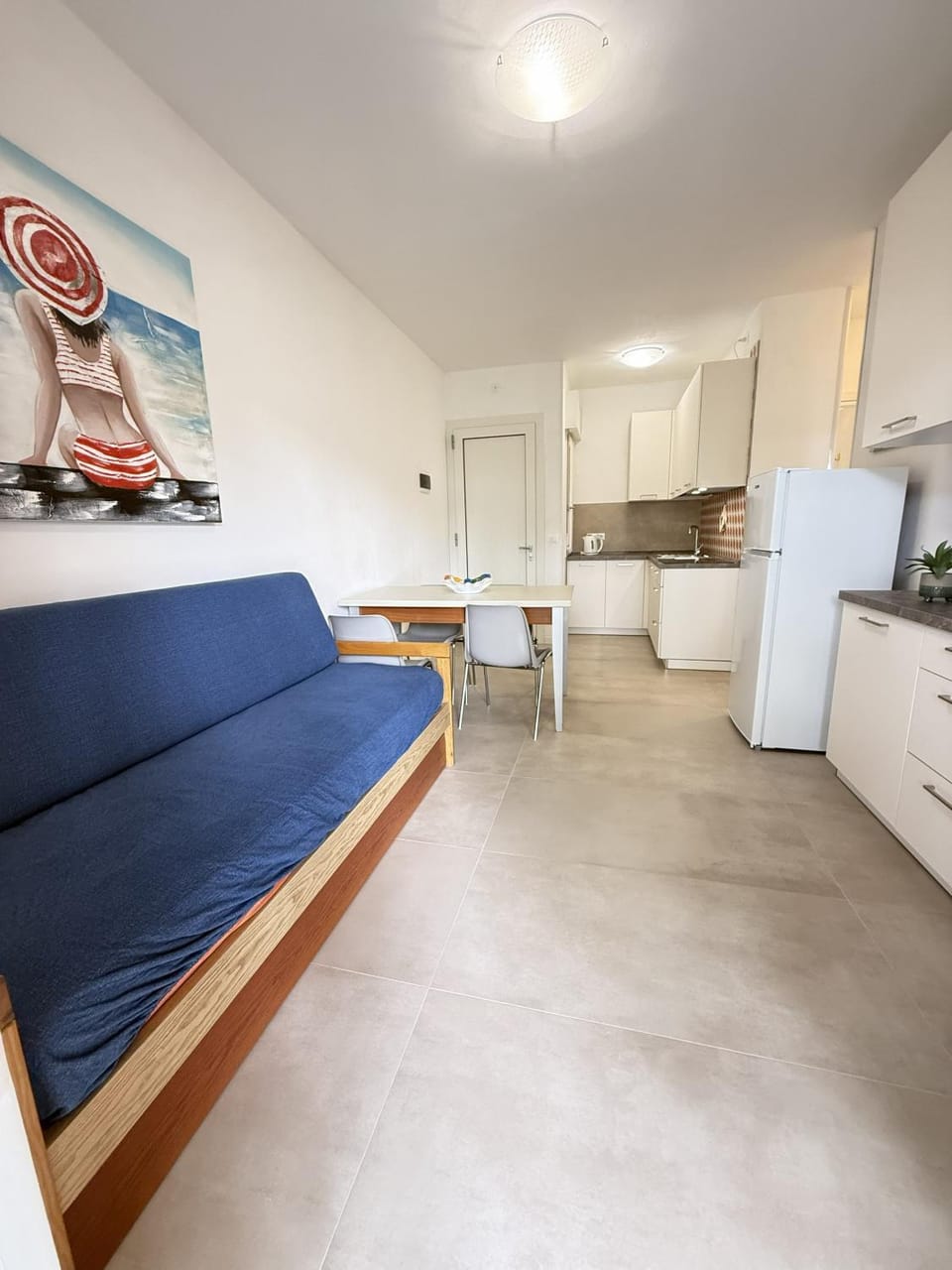 Kitchen or kitchenette, Dining area, stove