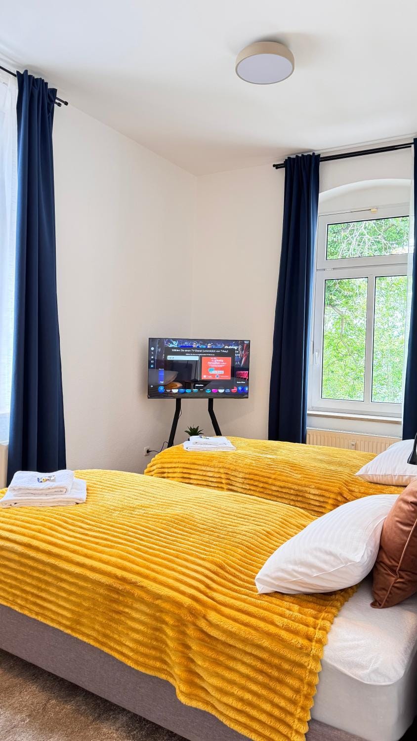 Bed, Photo of the whole room, Bedroom, Garden view