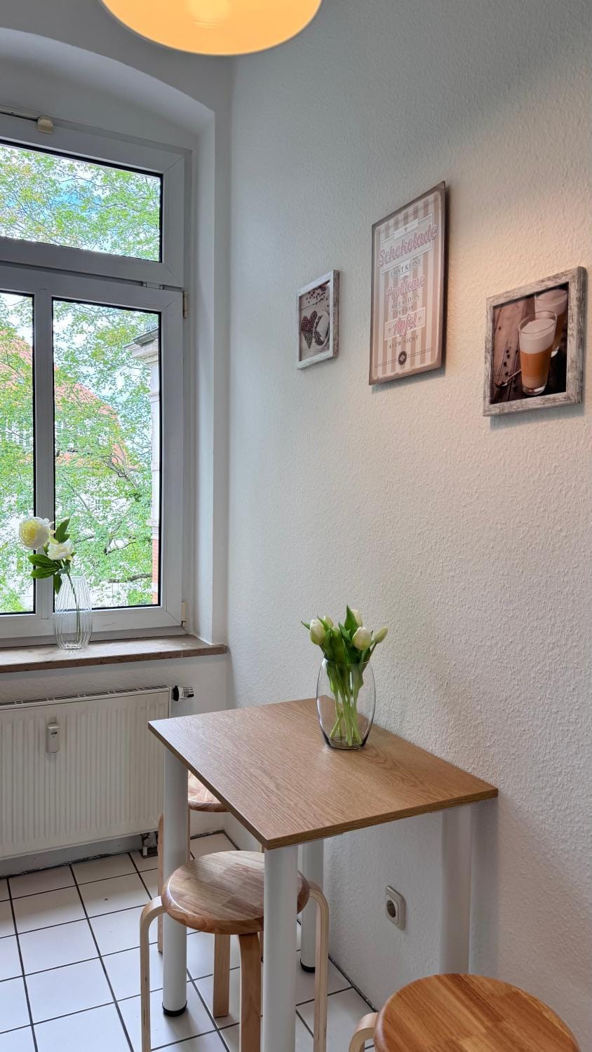 Seating area, Dining area, kitchen