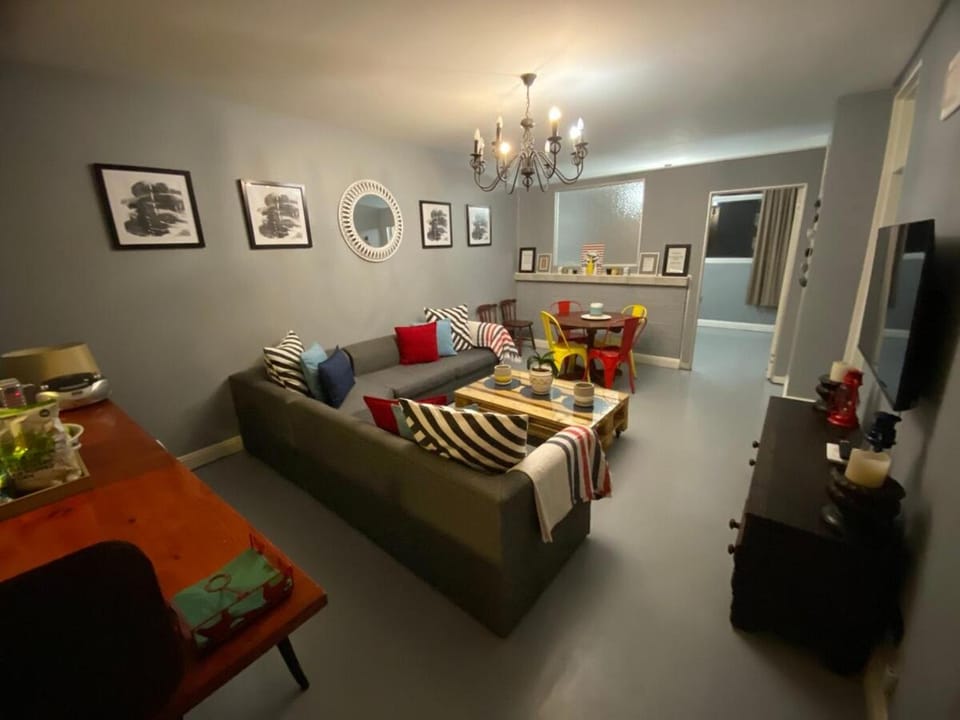 Cozy 2 Bed 2 Bath Flat in North Bach Apartment in Durban
