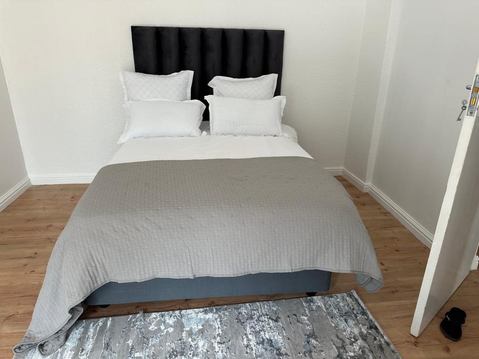 Plattekloof guest house Bed and Breakfast in Cape Town