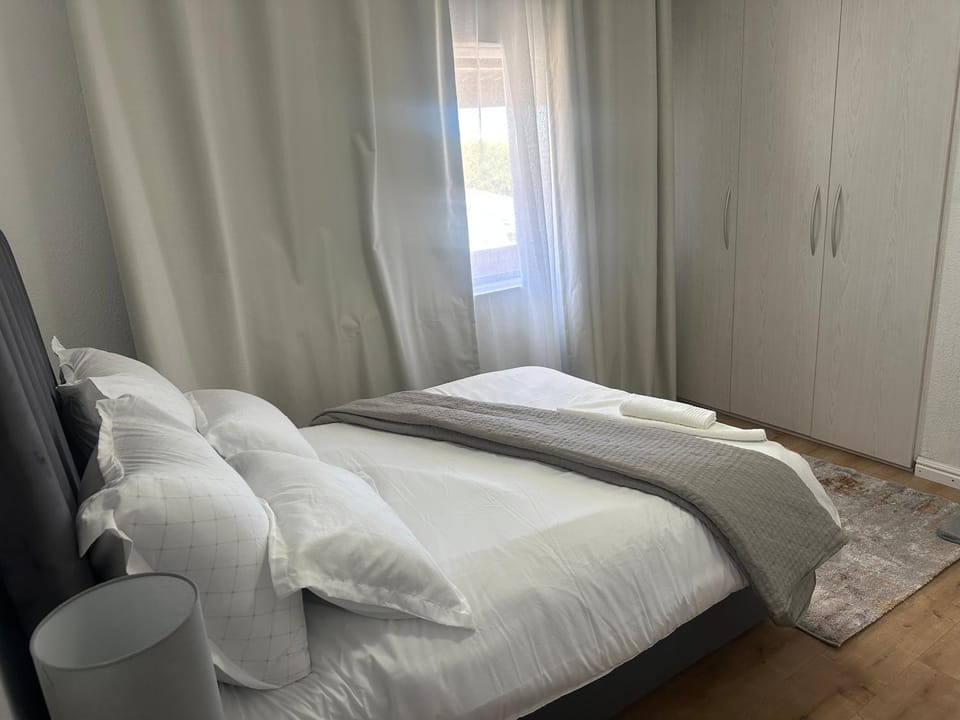 Plattekloof guest house Bed and Breakfast in Cape Town