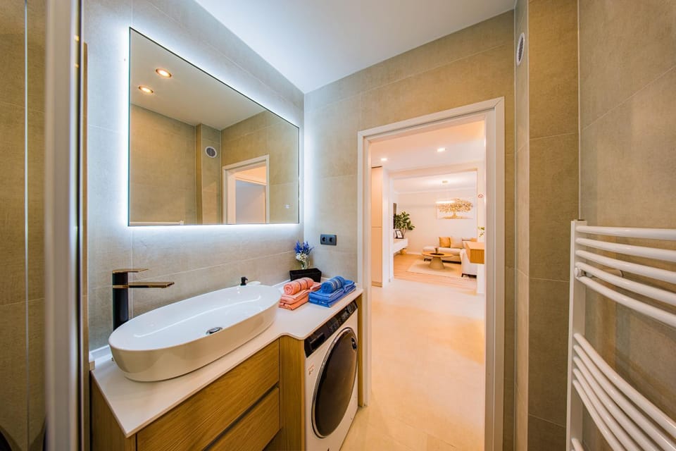 Bathroom, towels, washing machine