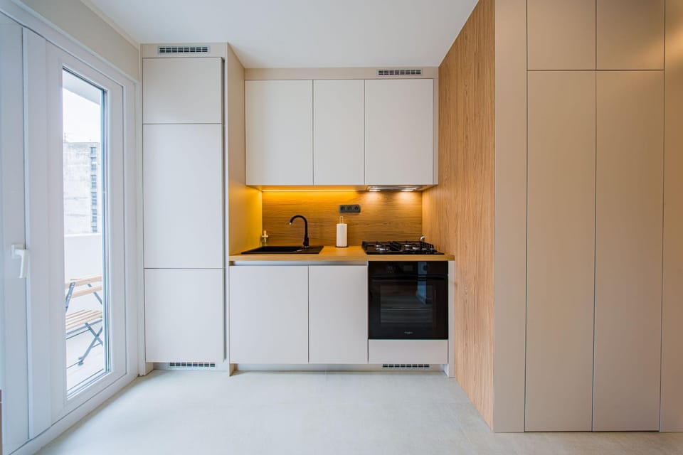 Kitchen or kitchenette, oven, stove