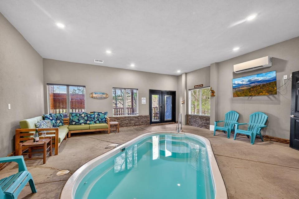 Swimming pool, Swimming pool