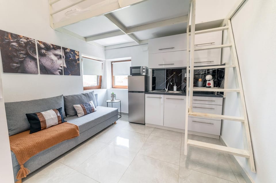 Kitchen or kitchenette, Living room