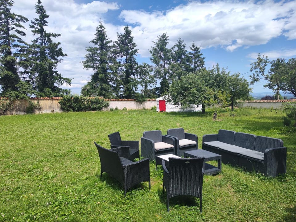 2 yourtes mongoles privatisées Luxury tent in Auvergne-Rhône-Alpes