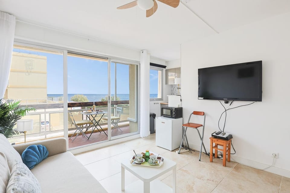 TV and multimedia, Living room, Dining area