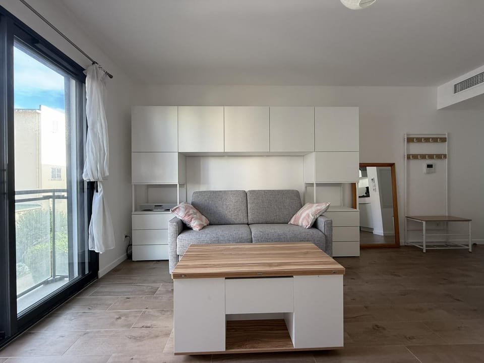 Villa Alexandra, Juan-les-pins, studio avec Clim, parking Apartment in Antibes