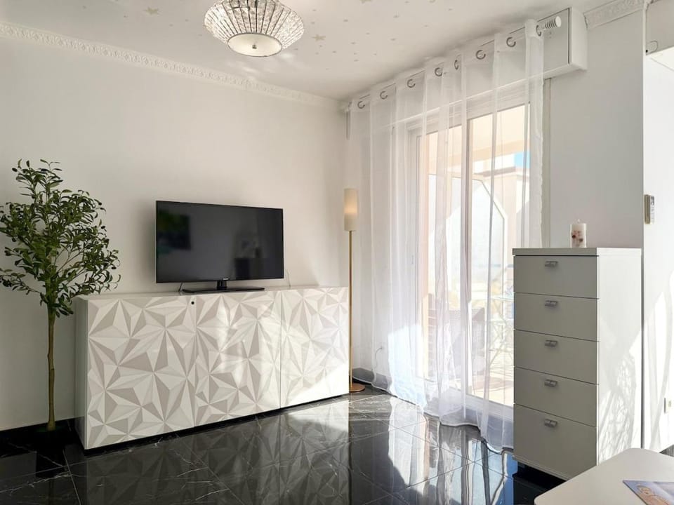 Rivages-Menton Beach Studio Apartment in Menton