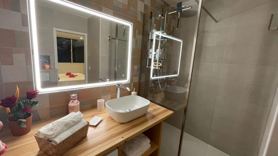Shower, Bathroom, towels