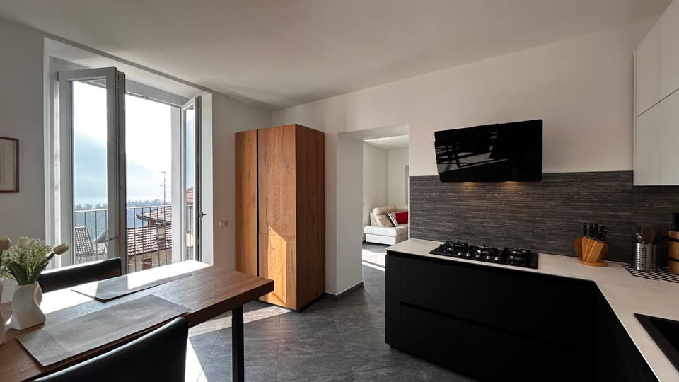 Dining area, kitchen