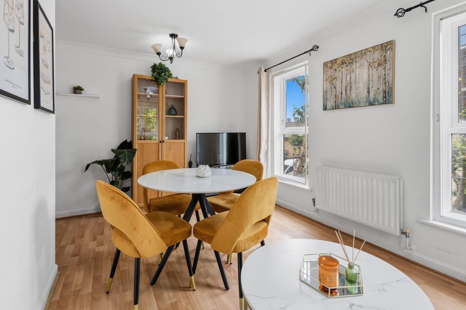 TV and multimedia, Living room, Dining area, internet
