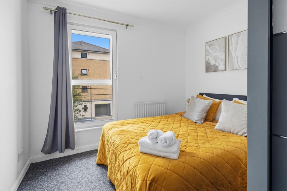 Bed, Photo of the whole room, Bedroom, flat iron, heating