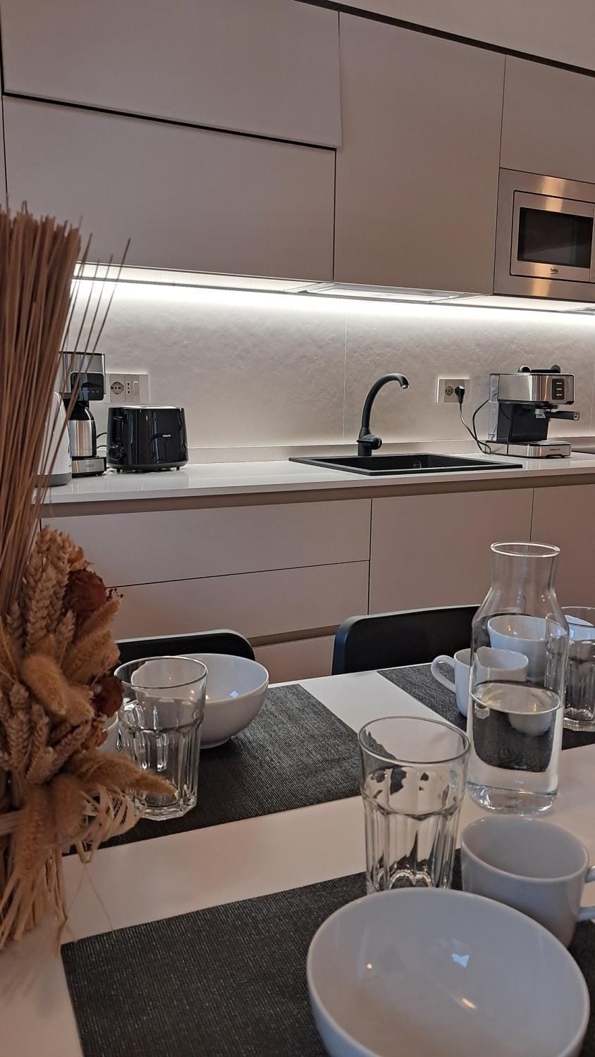 Coffee/tea facilities, Kitchen or kitchenette, Dining area, toaster, kitchen