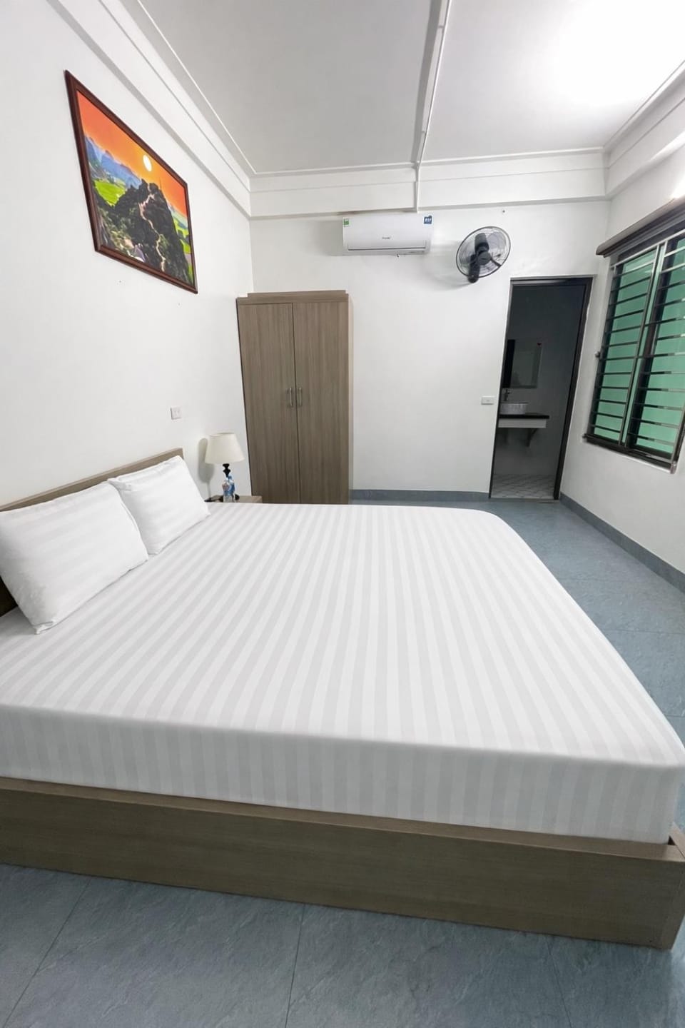 Đức Quỳnh Hotel Vacation rental in Vietnam
