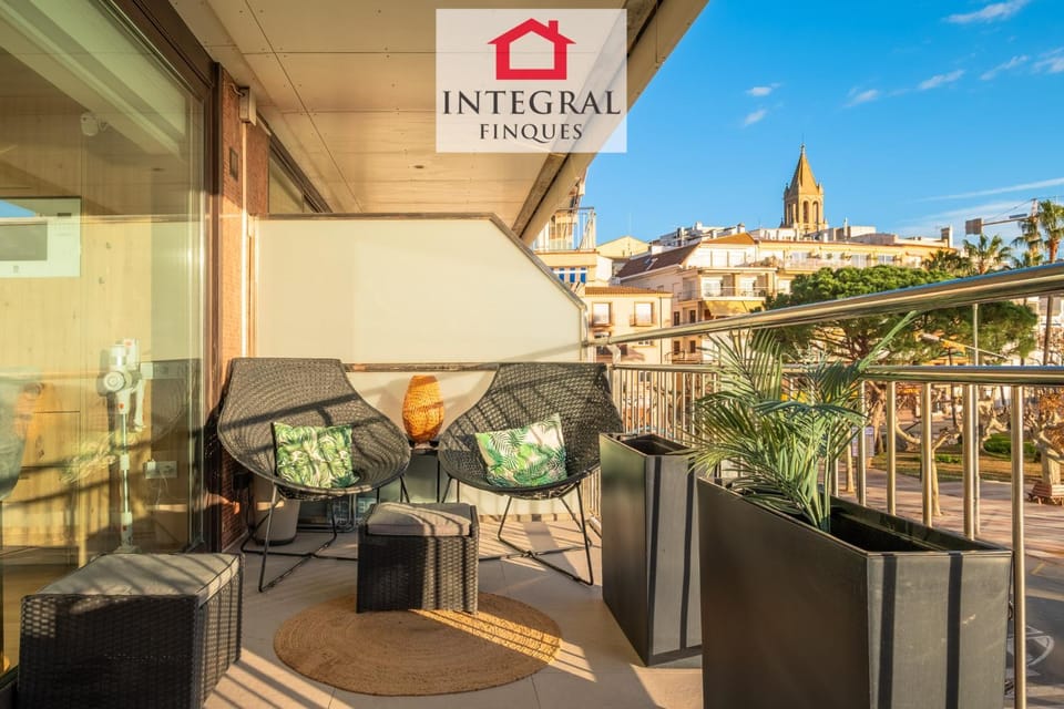 Property building, Off site, Balcony/Terrace