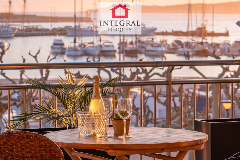 Off site, Balcony/Terrace, Beach, Sea view, Sunset