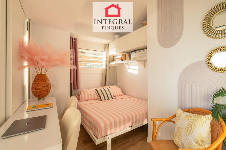 Bed, Photo of the whole room, Bedroom, Sunrise, Sunset
