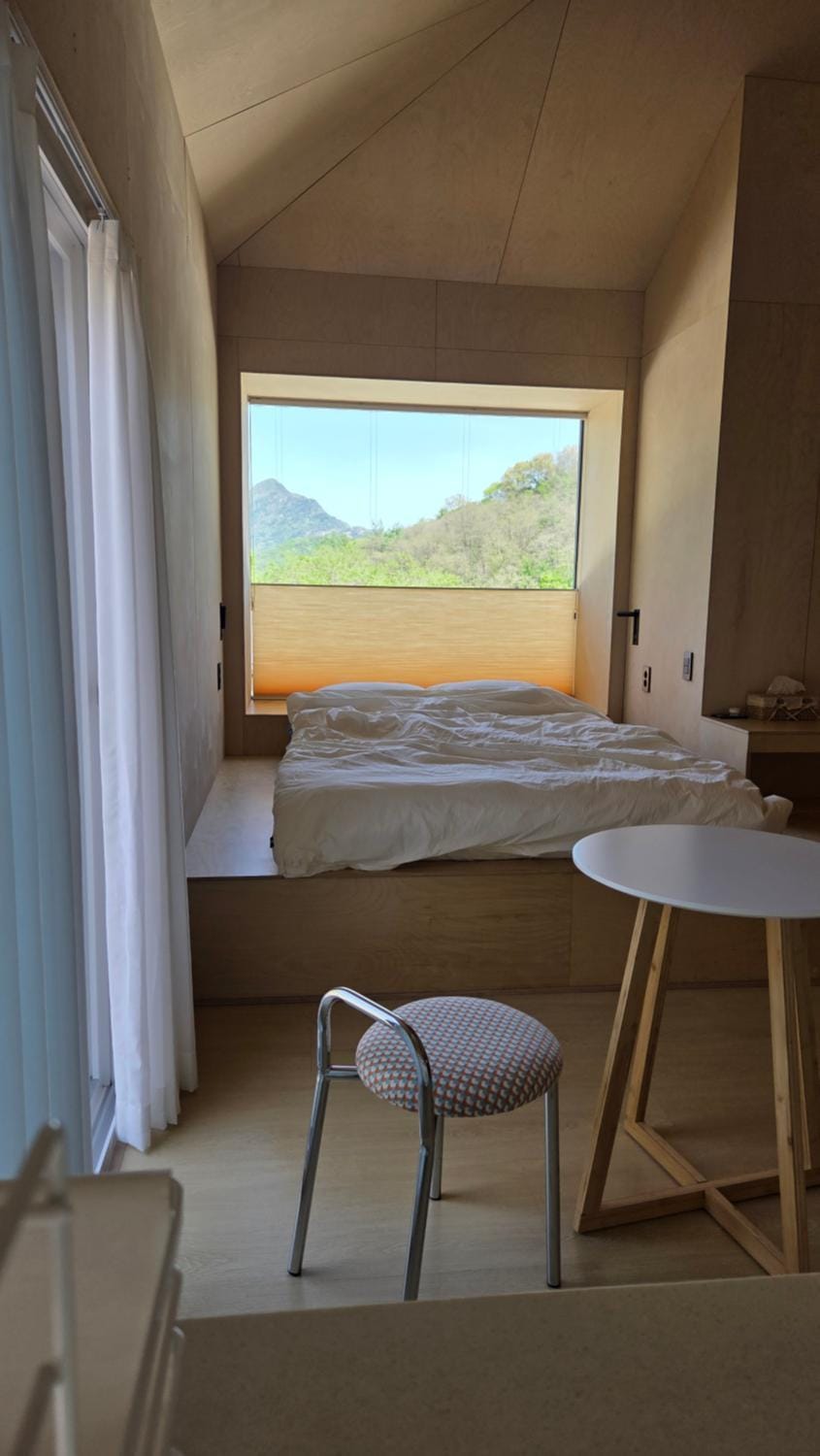 Kitchen or kitchenette, Dining area, Mountain view