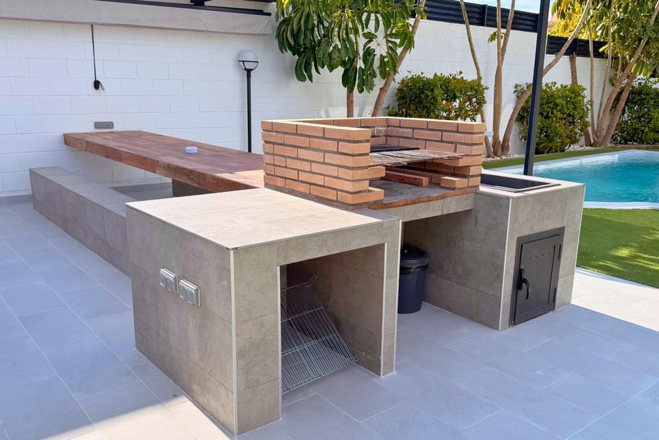 BBQ facilities, Garden, Dining area