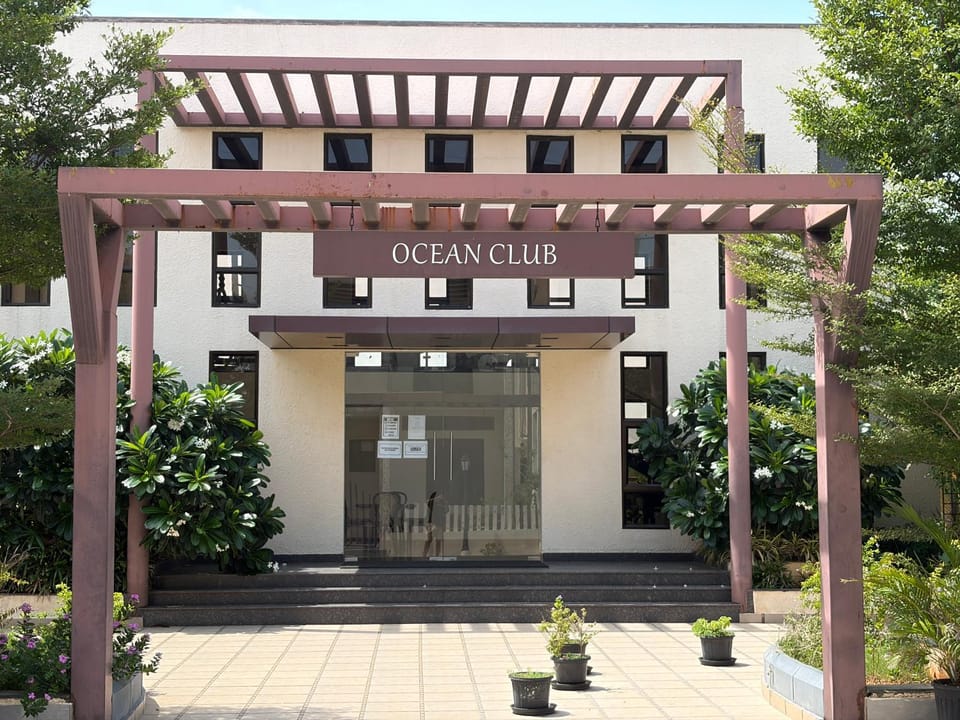 Property building, Facade/entrance, Day, Lobby or reception
