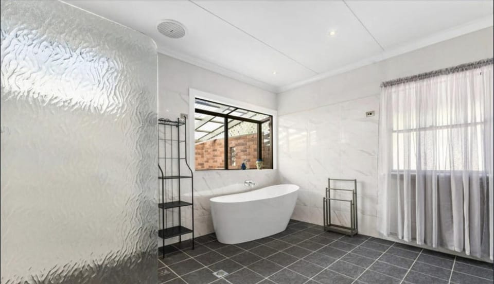 Bathroom, Bath