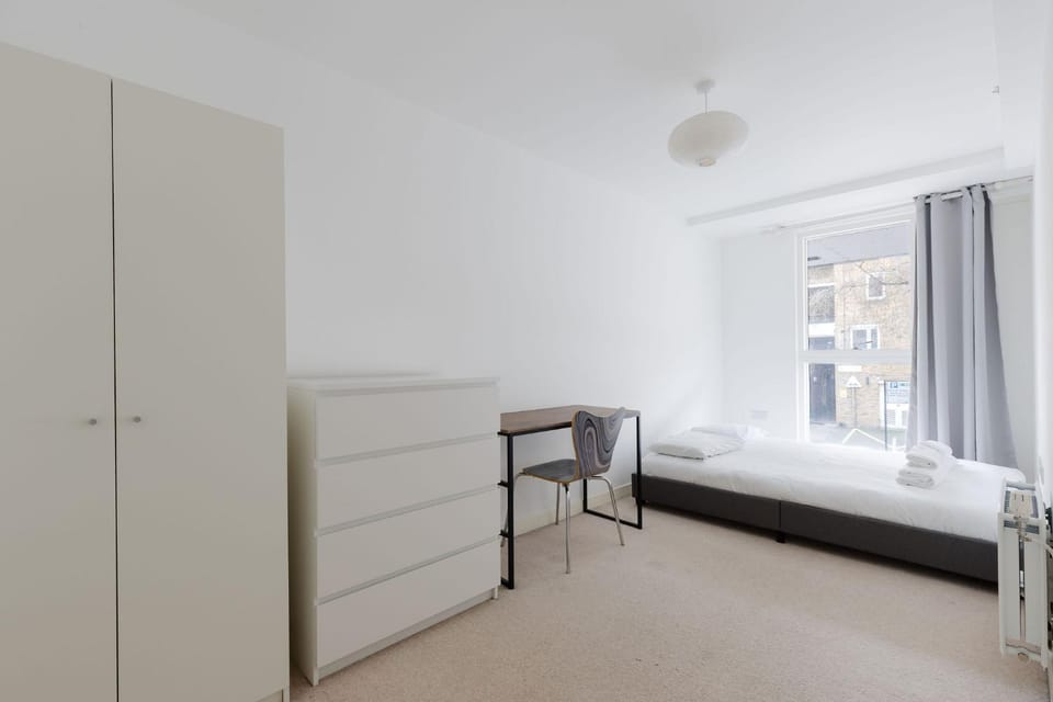 Calming 2BDR Hideaway 25 Mins From Tower Bridge Apartment in London Borough of Southwark