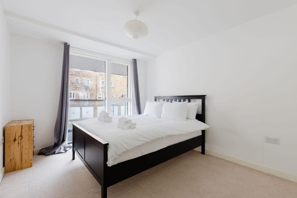 Calming 2BDR Hideaway 25 Mins From Tower Bridge Apartment in London Borough of Southwark