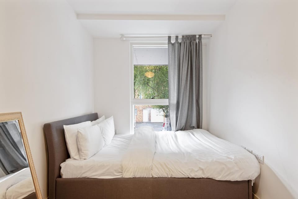 Calming 2BDR Hideaway 25 Mins From Tower Bridge Apartment in London Borough of Southwark