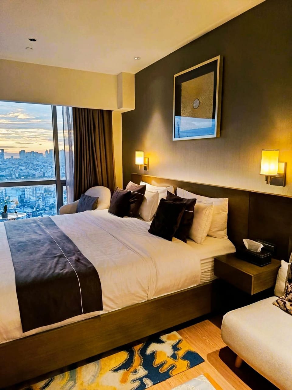 BUENA LUX Novotel Manila Hotel Residences Acqua Hotel in Mandaluyong