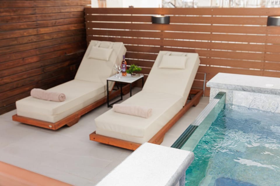 Natural landscape, Hot Tub, sunbed